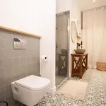 Luxury Style Next To The Market Hall Apartment *